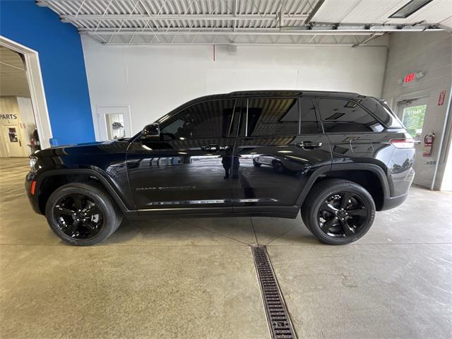 used 2022 Jeep Grand Cherokee car, priced at $33,256