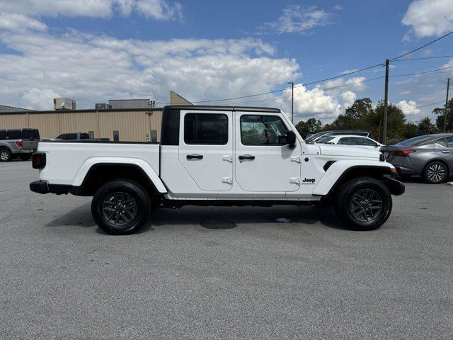 new 2024 Jeep Gladiator car, priced at $42,437