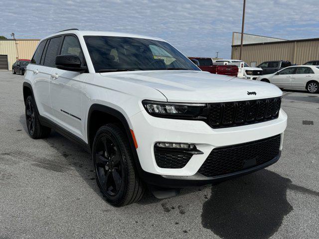 new 2025 Jeep Grand Cherokee car, priced at $49,517