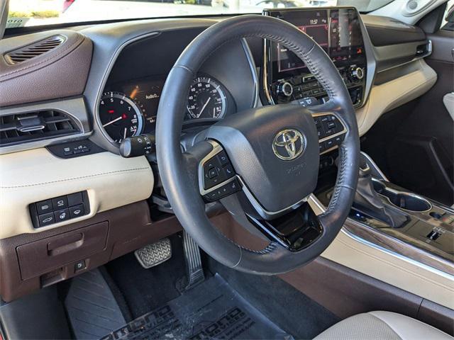 used 2020 Toyota Highlander car, priced at $30,758