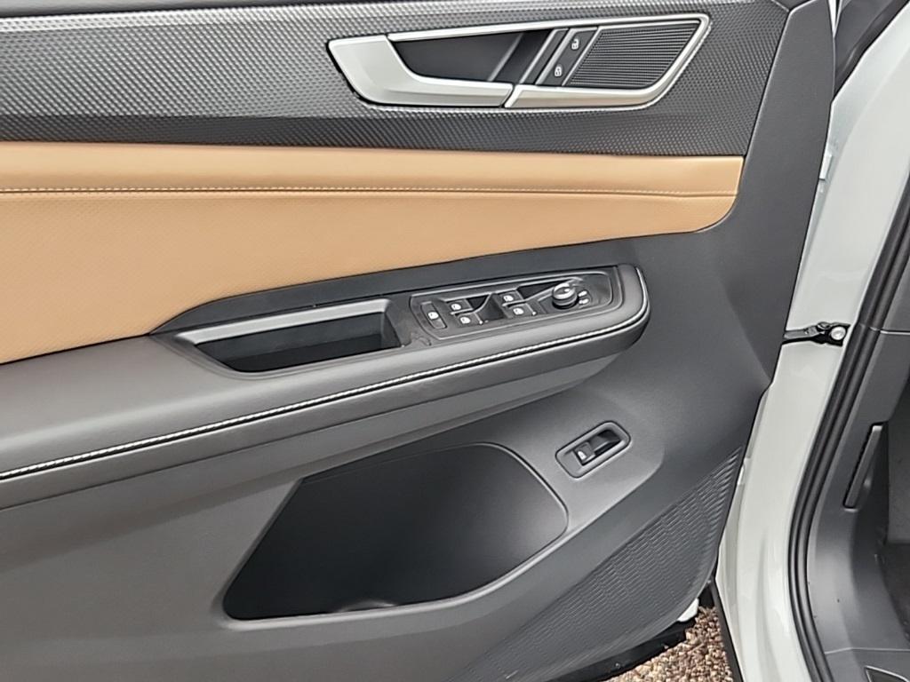 new 2026 Volkswagen Atlas Cross Sport car, priced at $49,876