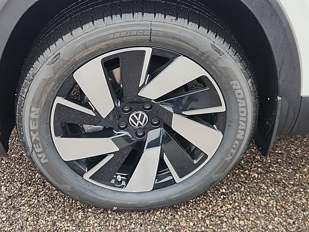 new 2026 Volkswagen Atlas Cross Sport car, priced at $49,876