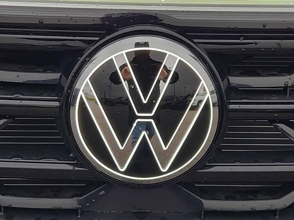 new 2026 Volkswagen Atlas Cross Sport car, priced at $49,876