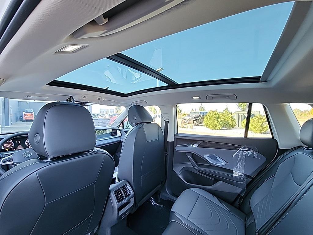 new 2025 Volkswagen Tiguan car, priced at $40,136
