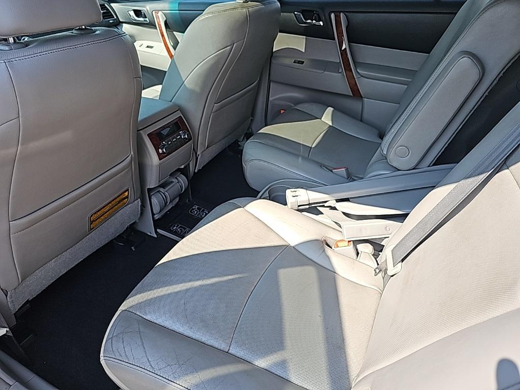 used 2012 Toyota Highlander car, priced at $13,960