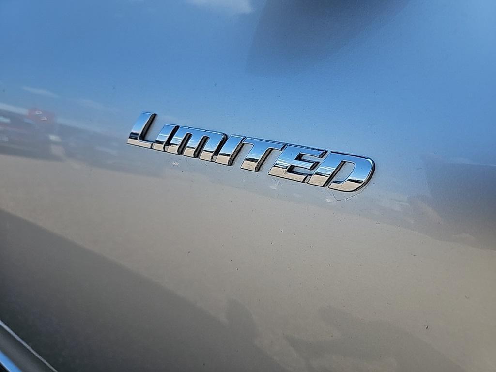 used 2012 Toyota Highlander car, priced at $13,960