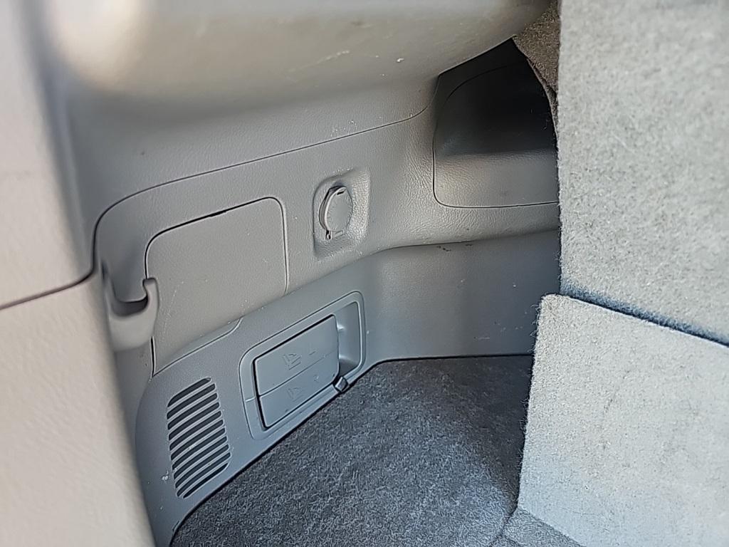 used 2012 Toyota Highlander car, priced at $13,960