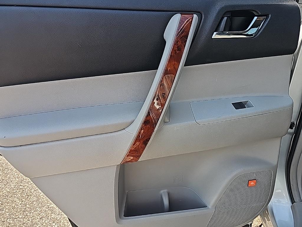 used 2012 Toyota Highlander car, priced at $13,960