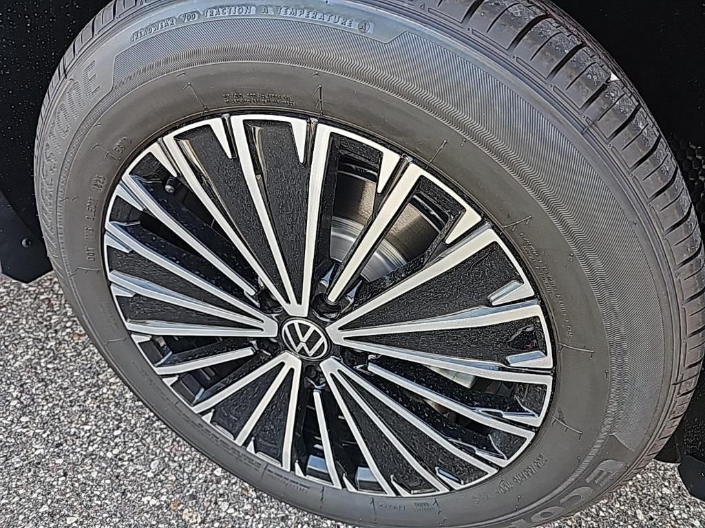 new 2025 Volkswagen Tiguan car, priced at $31,451