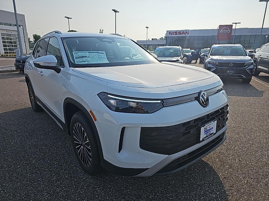 new 2025 Volkswagen Tiguan car, priced at $31,451
