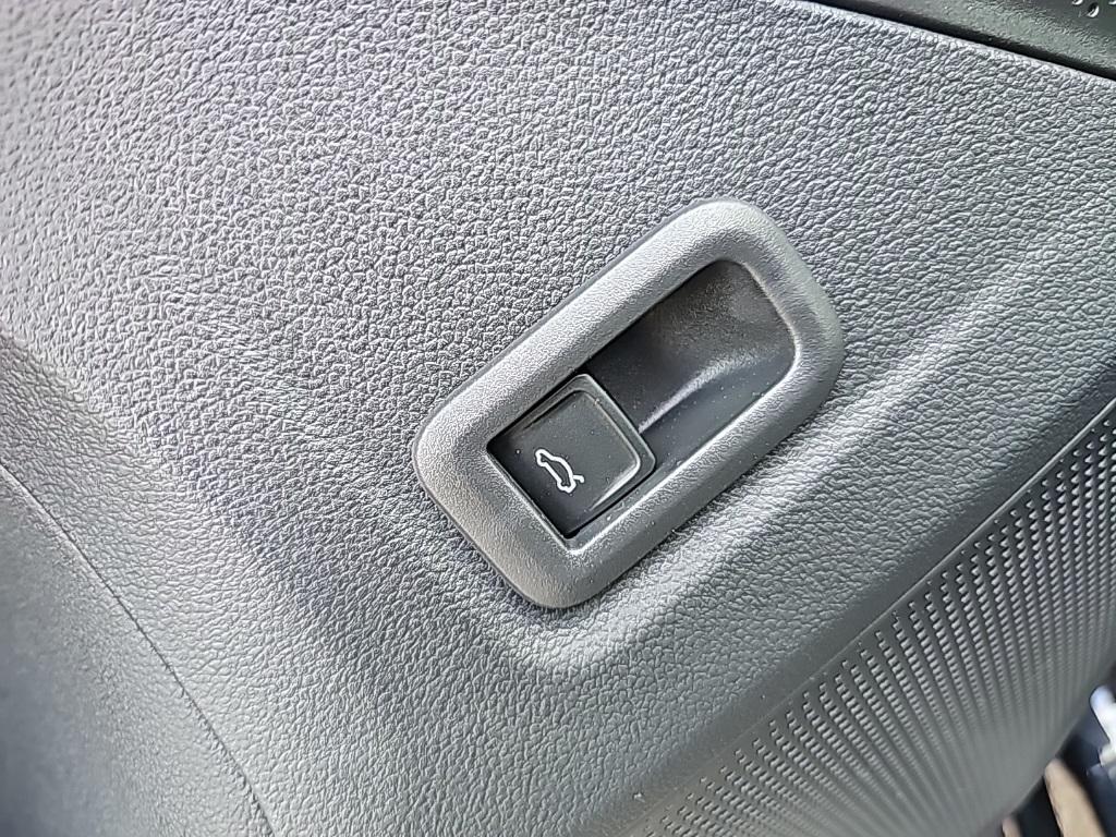 new 2025 Volkswagen Tiguan car, priced at $35,270