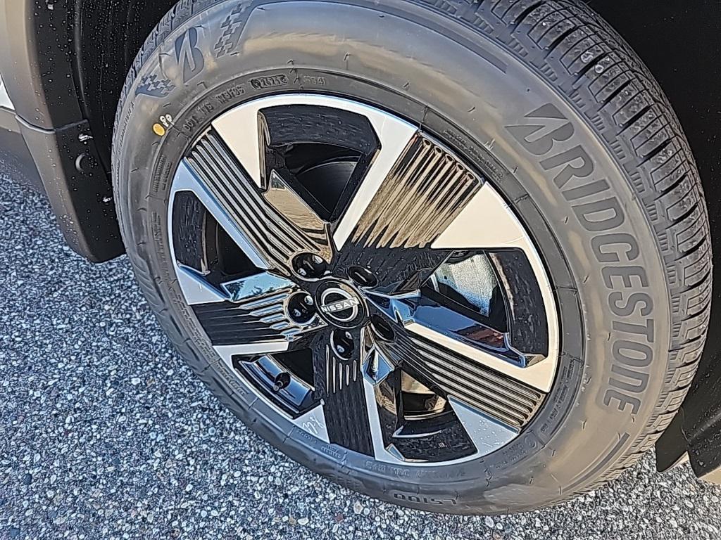 new 2025 Nissan Kicks car, priced at $28,660
