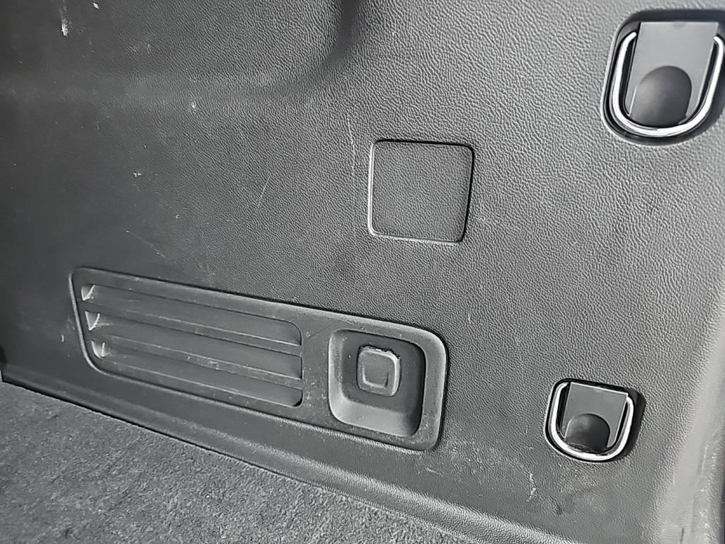 used 2023 Chevrolet Traverse car, priced at $36,265