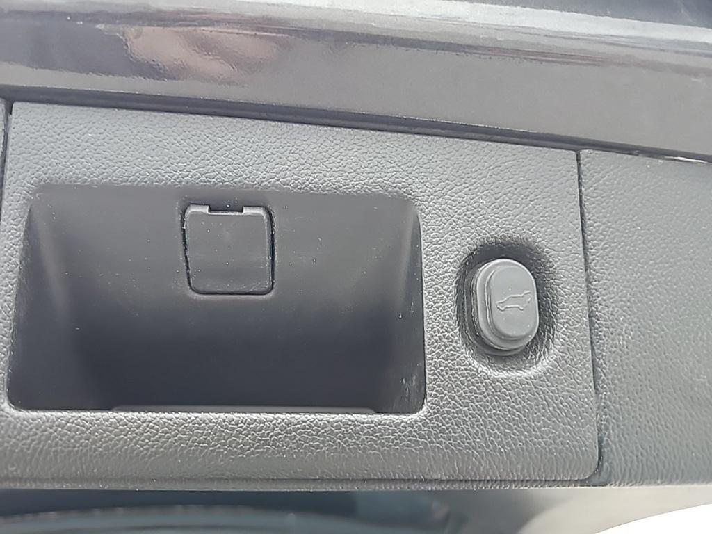 used 2016 Chevrolet Suburban car, priced at $20,167