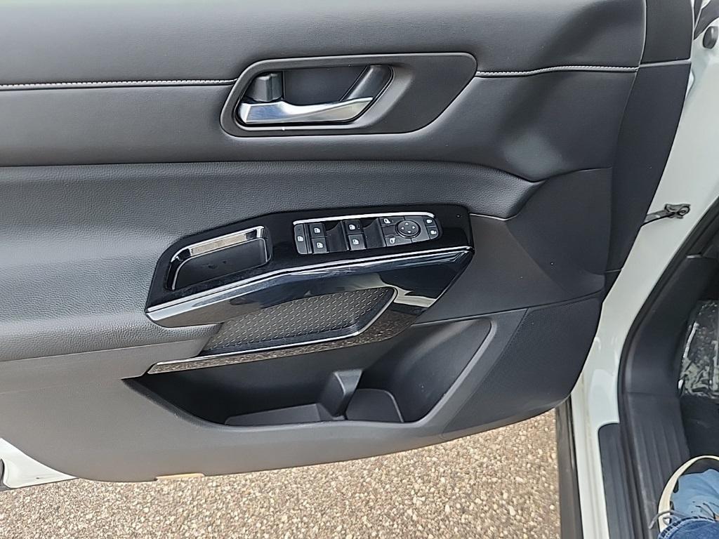 used 2022 Nissan Pathfinder car, priced at $25,467