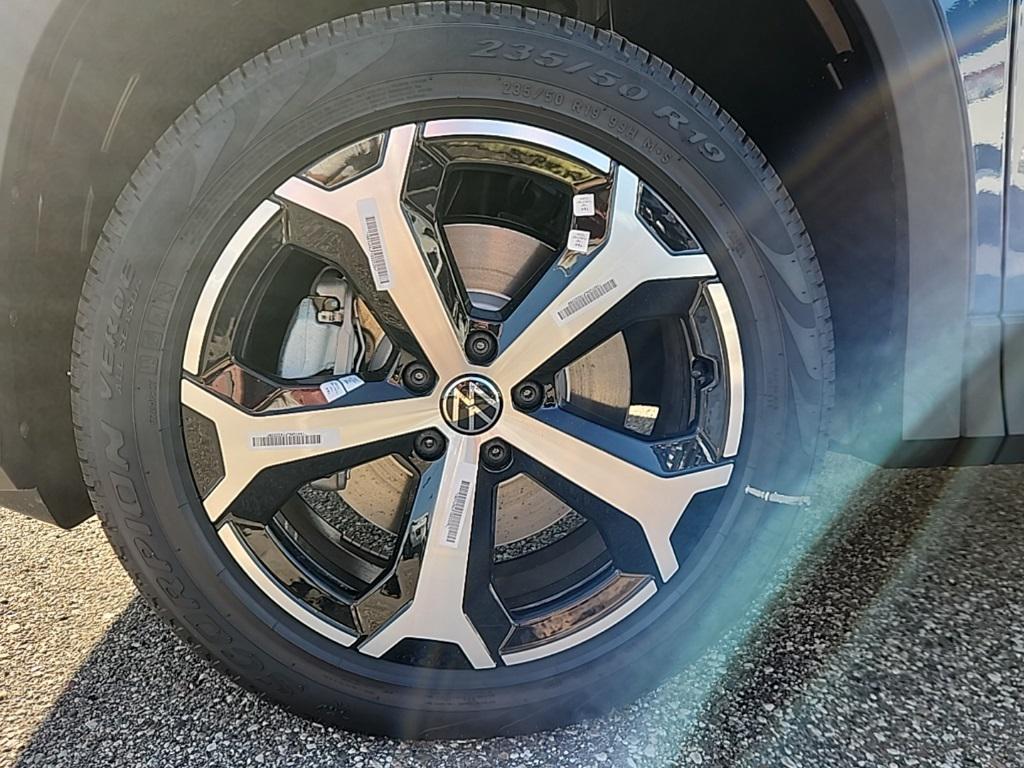 new 2025 Volkswagen Tiguan car, priced at $34,954