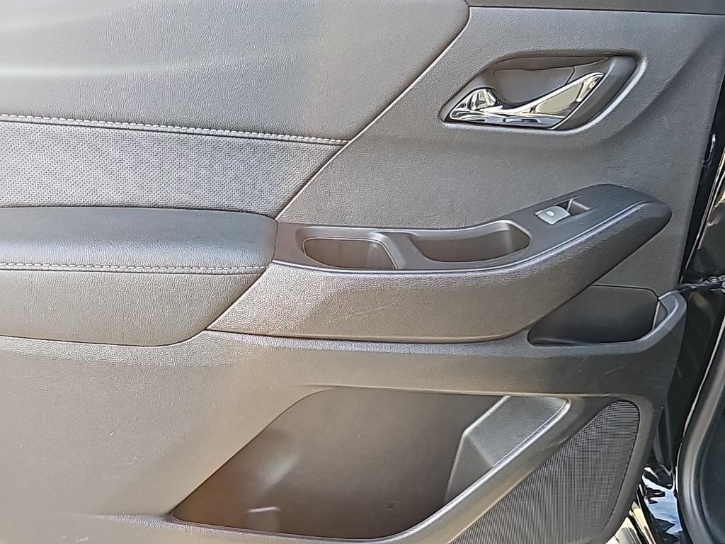 used 2023 Chevrolet Traverse car, priced at $38,327