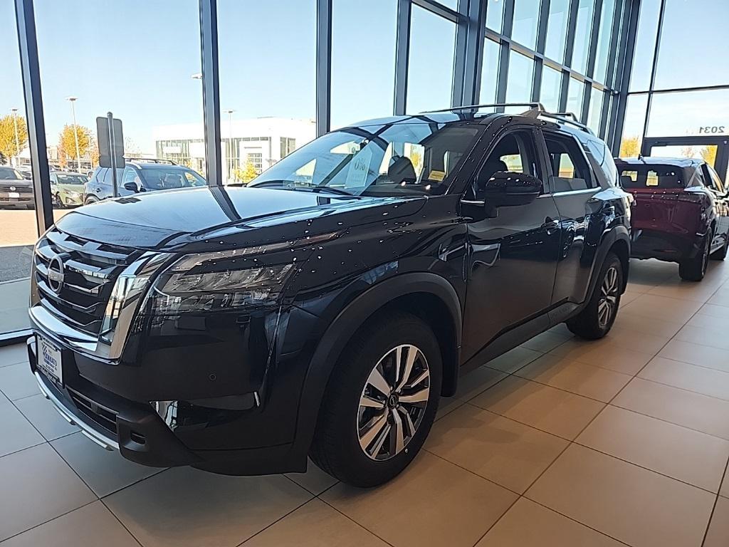 new 2025 Nissan Pathfinder car, priced at $39,235