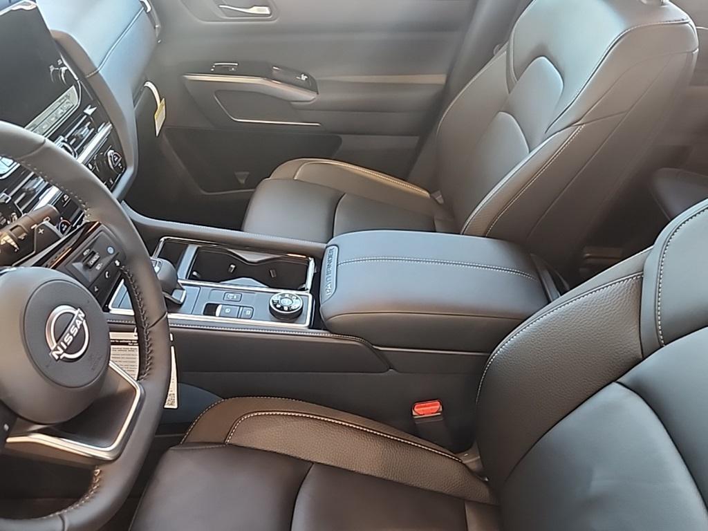 new 2025 Nissan Pathfinder car, priced at $39,235