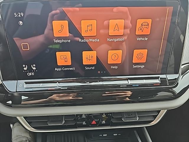 new 2025 Volkswagen Atlas car, priced at $50,001