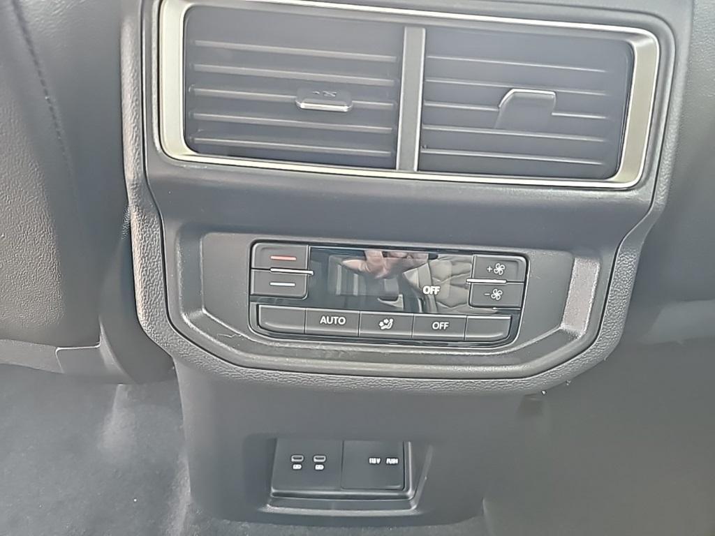 new 2025 Volkswagen Atlas car, priced at $43,425