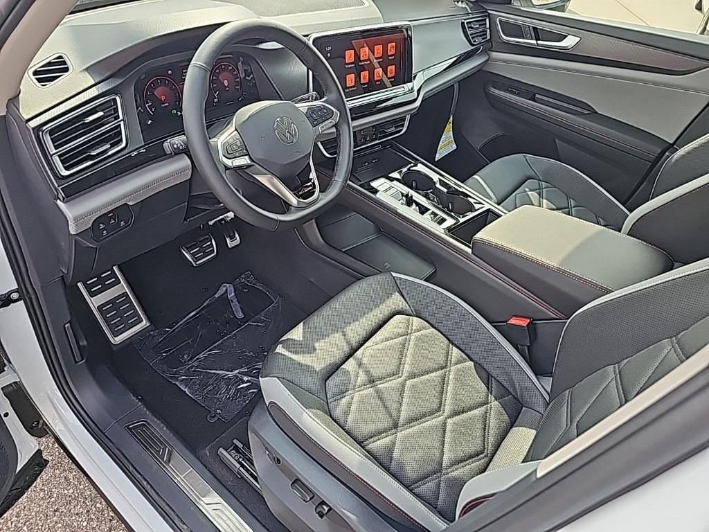 new 2025 Volkswagen Atlas car, priced at $43,425