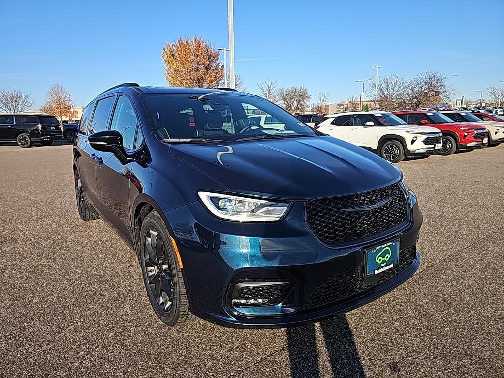 used 2025 Chrysler Pacifica car, priced at $37,967