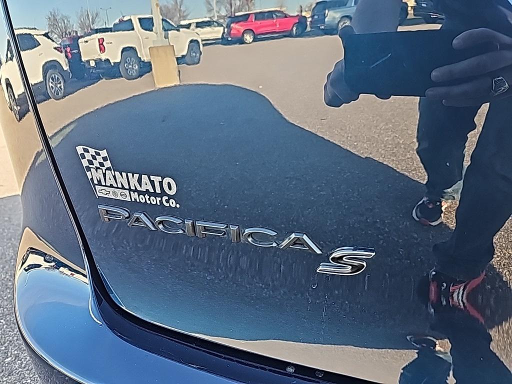 used 2025 Chrysler Pacifica car, priced at $37,967