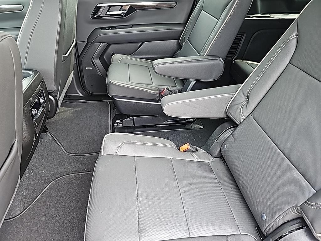 new 2025 Chevrolet Suburban car, priced at $80,380