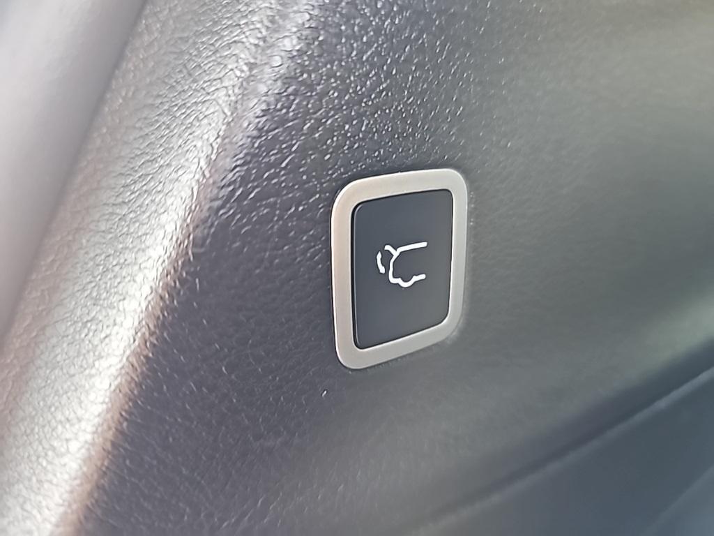 used 2025 Chrysler Pacifica car, priced at $38,356