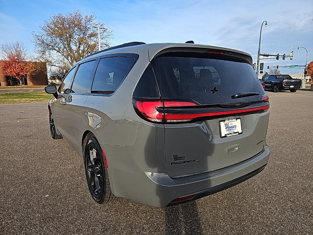 used 2025 Chrysler Pacifica car, priced at $38,356