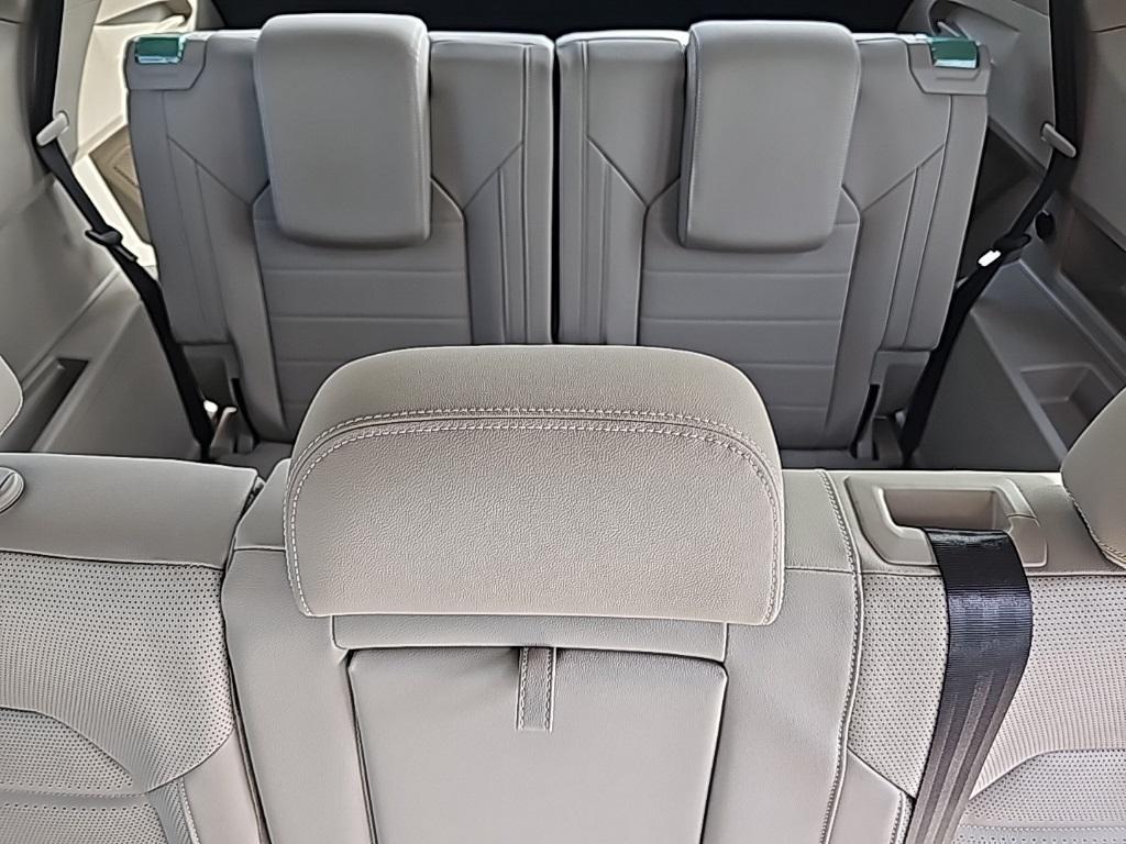 new 2025 Volkswagen Atlas car, priced at $45,328