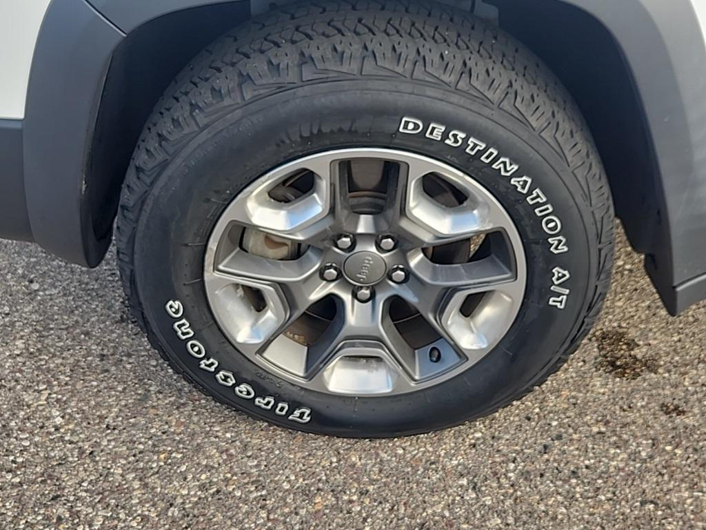 used 2019 Jeep Cherokee car, priced at $21,395