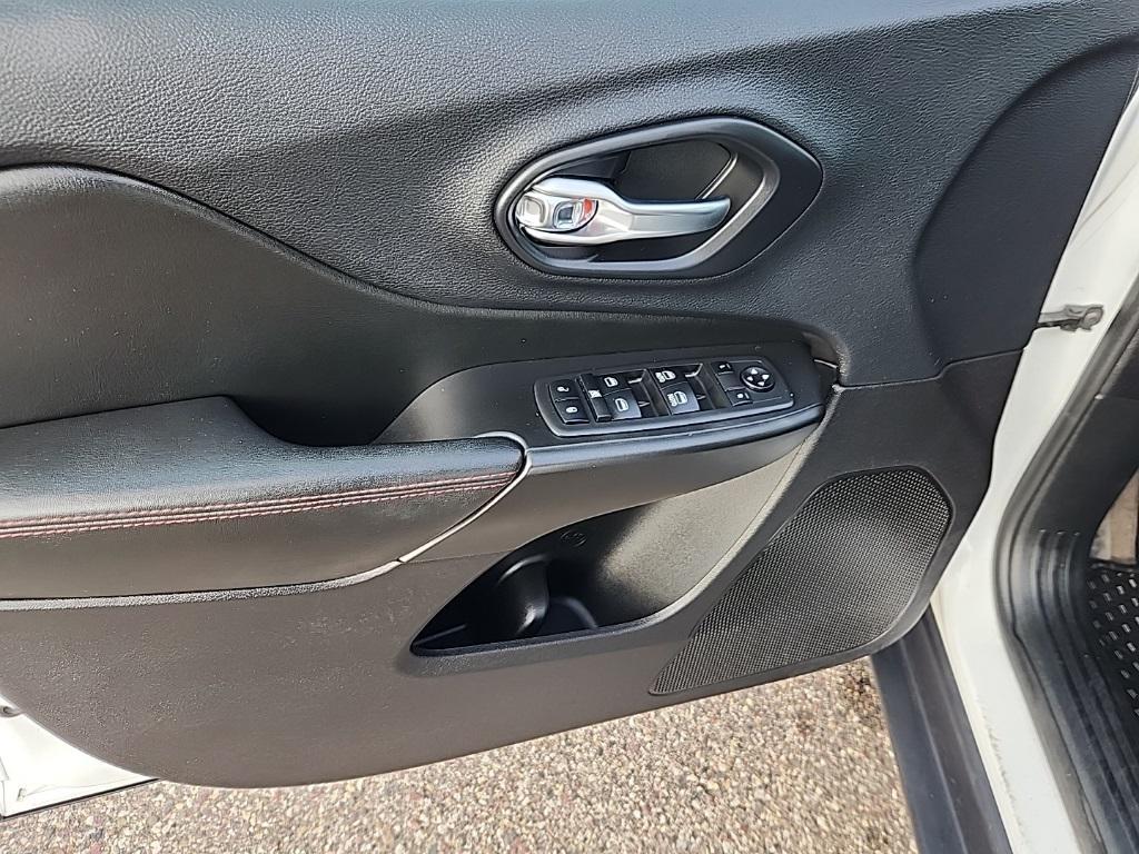 used 2019 Jeep Cherokee car, priced at $21,395