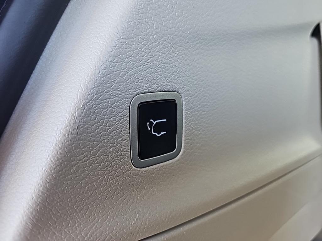 used 2024 Chrysler Pacifica car, priced at $29,958