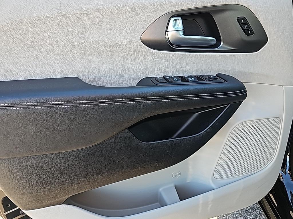 used 2024 Chrysler Pacifica car, priced at $29,958