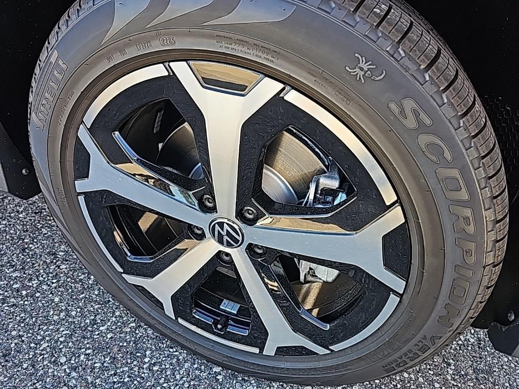 new 2025 Volkswagen Tiguan car, priced at $34,530