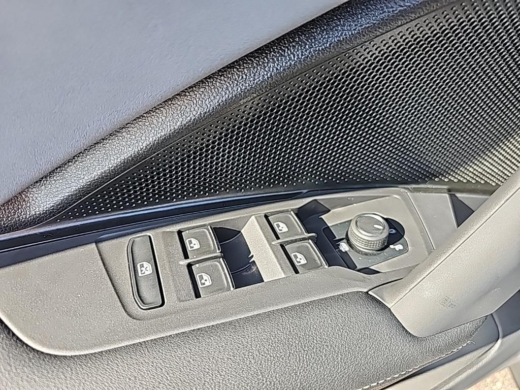 new 2025 Volkswagen Tiguan car, priced at $33,502