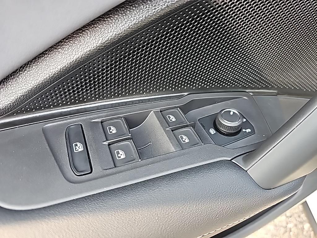 new 2025 Volkswagen Tiguan car, priced at $36,998