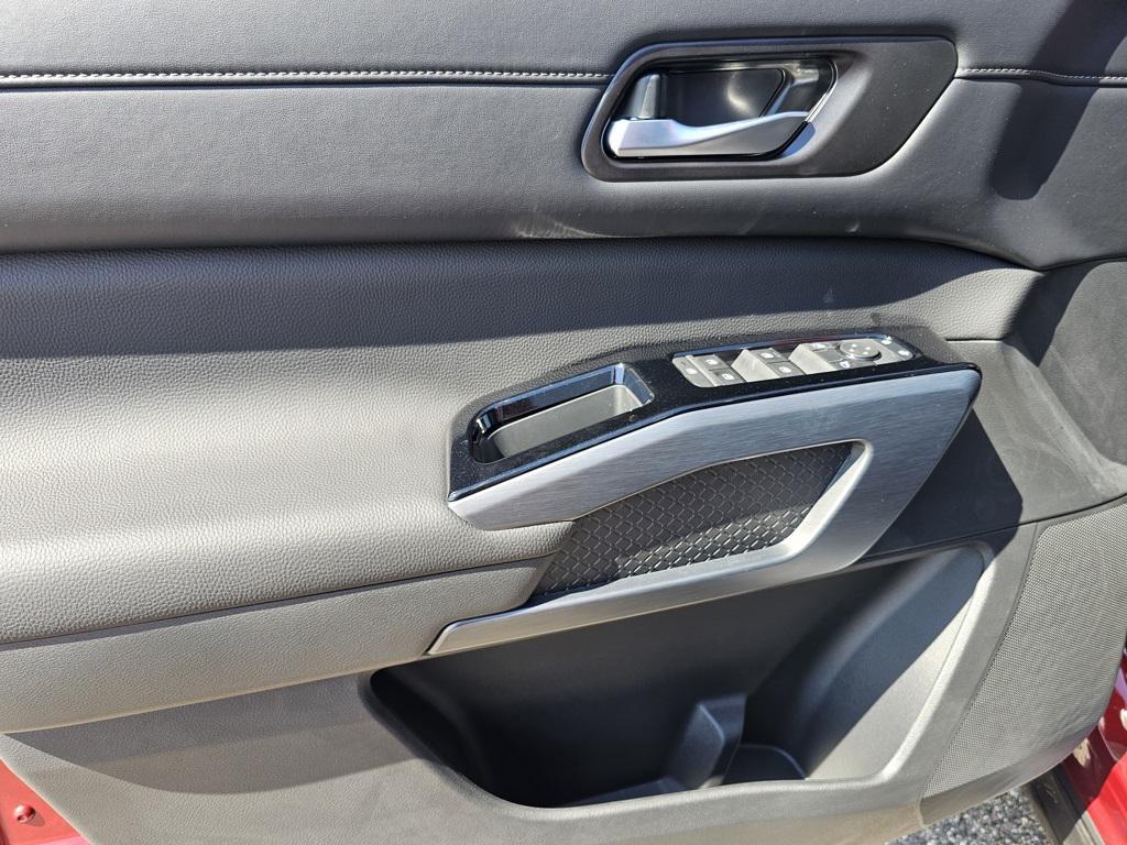 new 2025 Nissan Pathfinder car, priced at $47,875