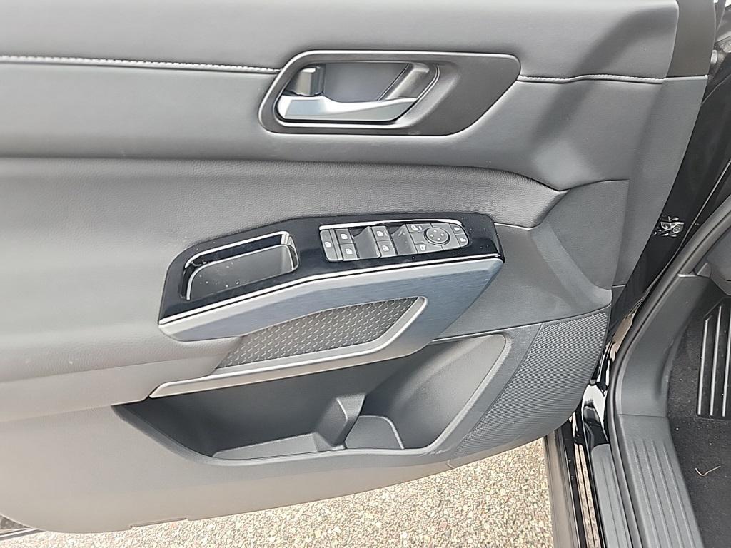 new 2025 Nissan Pathfinder car, priced at $39,960