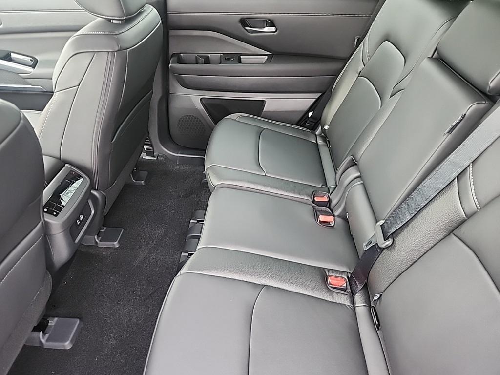 new 2025 Nissan Pathfinder car, priced at $39,960