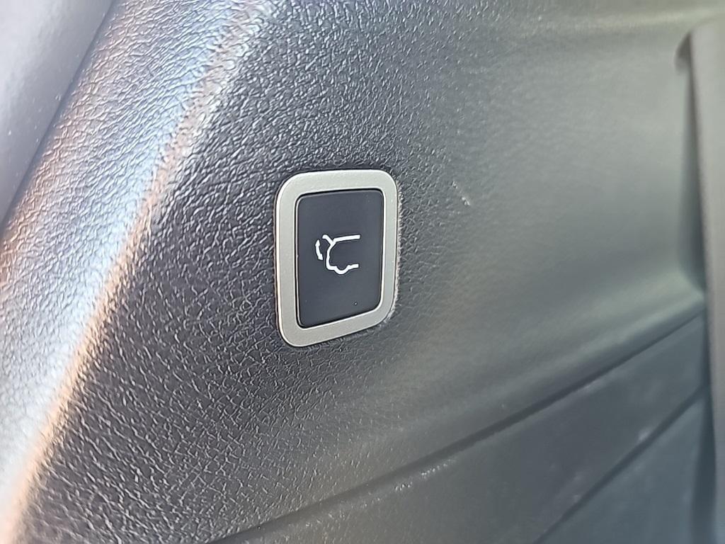 used 2025 Chrysler Pacifica car, priced at $31,967