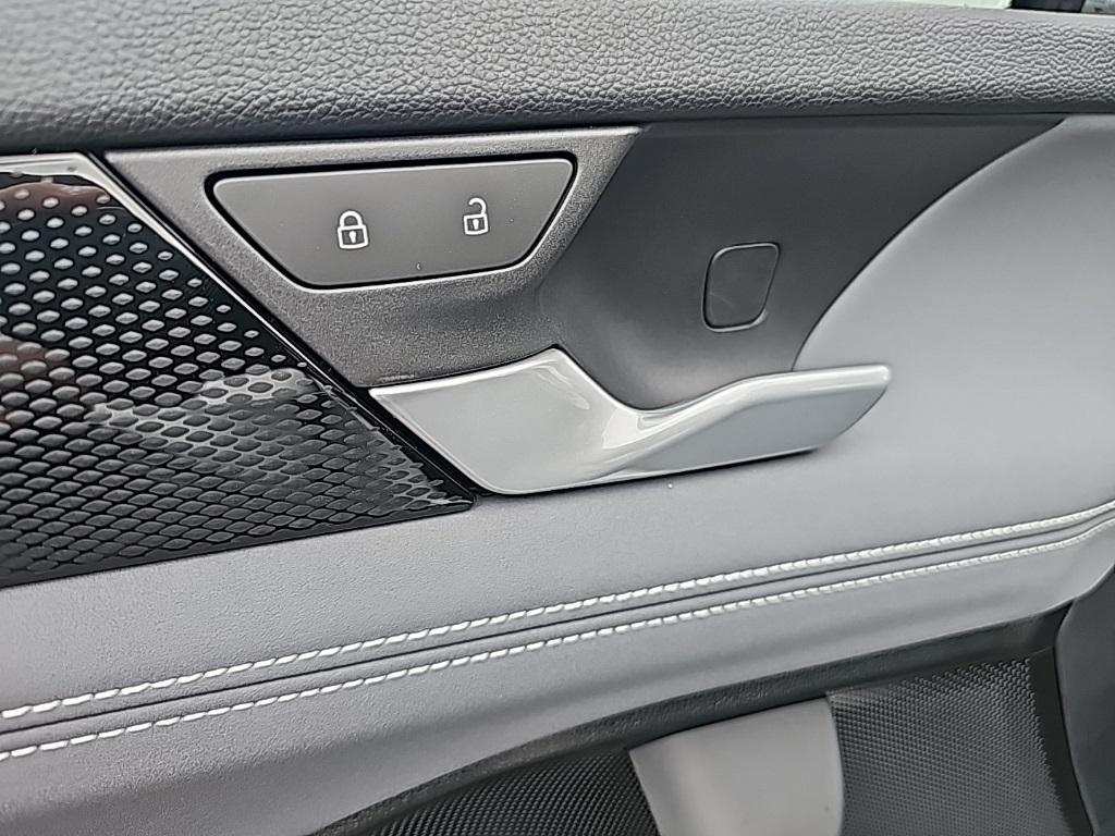 new 2025 Volkswagen Tiguan car, priced at $33,819