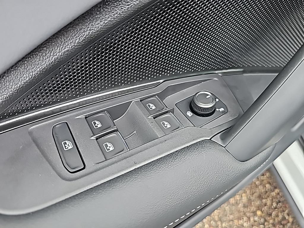 new 2025 Volkswagen Tiguan car, priced at $33,819