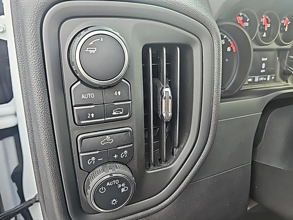 new 2025 Chevrolet Silverado 1500 car, priced at $40,270