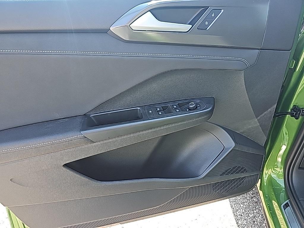 new 2025 Volkswagen Taos car, priced at $33,553