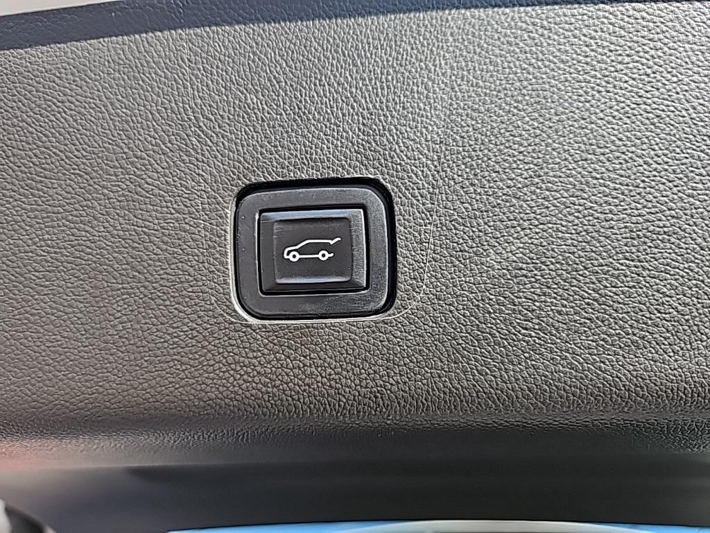 used 2022 Chevrolet Traverse car, priced at $39,752