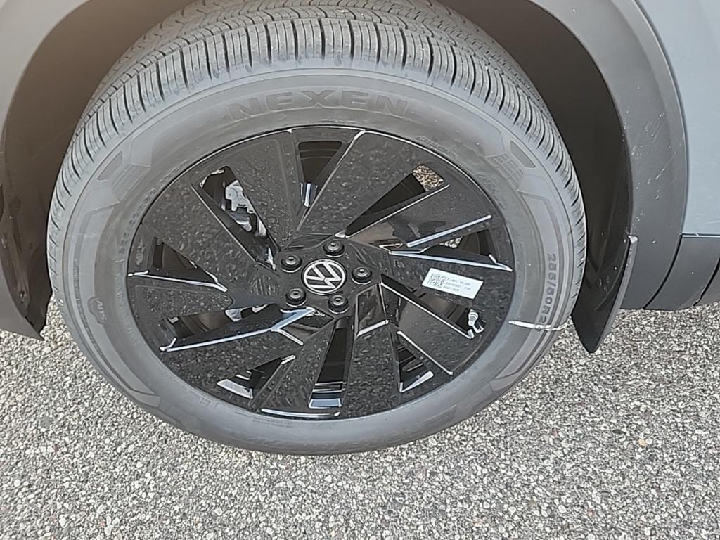 new 2026 Volkswagen Atlas Cross Sport car, priced at $47,438