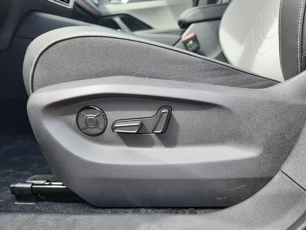 new 2025 Volkswagen Tiguan car, priced at $38,476